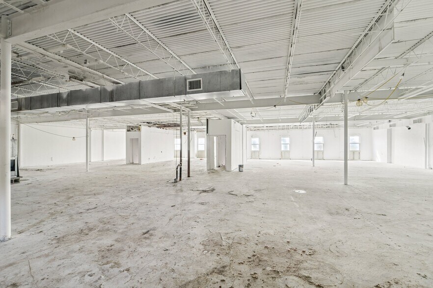 More Photos Of 8717 W Judge Perez Dr, Chalmette Office For Sale