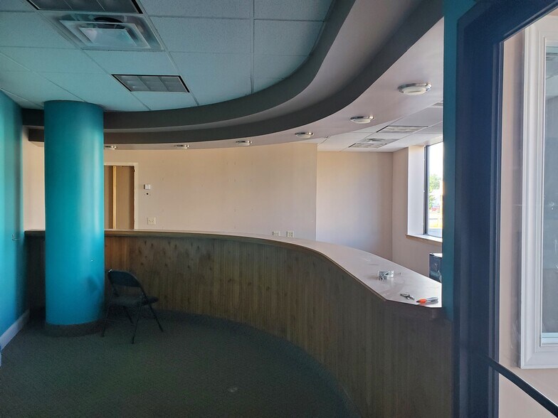 More Photos Of 2425 Hyde Park Blvd, Niagara Falls Freestanding For Lease