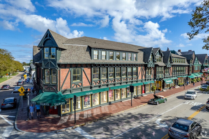 Primary Photo Of 160-184 Bellevue Ave, Newport General Retail For Lease