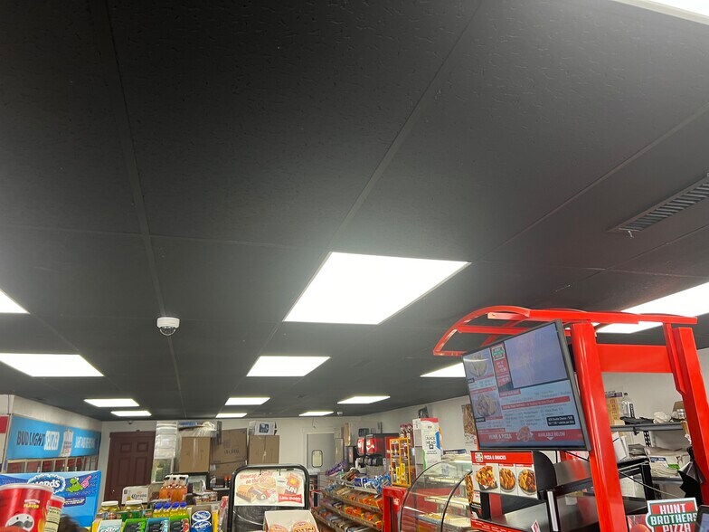 More Photos Of 600 E Main St, Geronimo Convenience Store For Sale