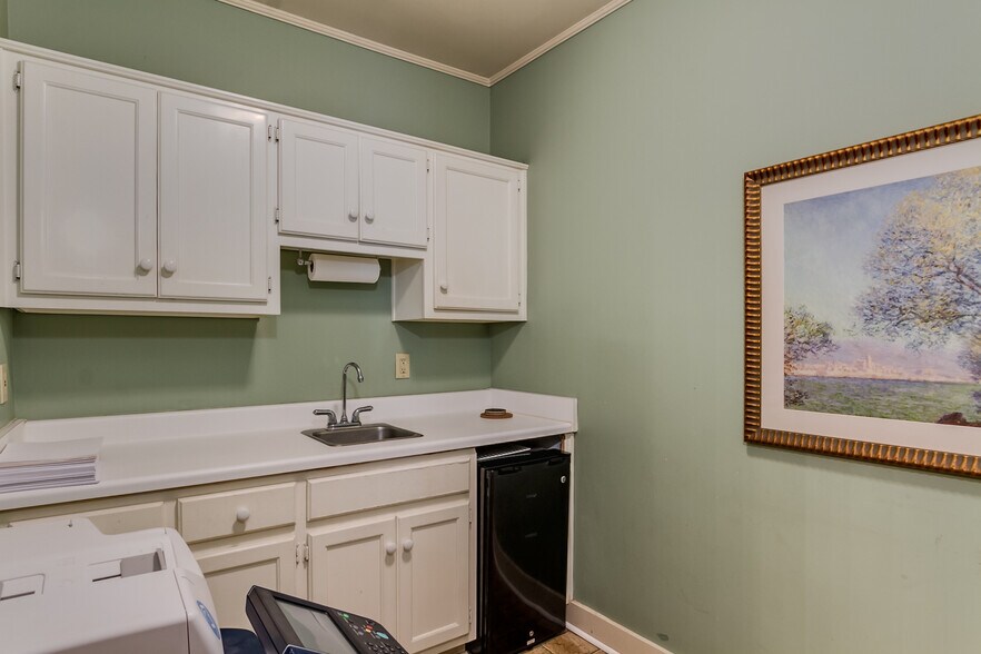 More Photos Of 2606 8th St, Tuscaloosa Office For Sale