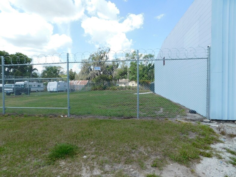 More Photos Of 1512 E Gary Rd, Lakeland Flex For Sale