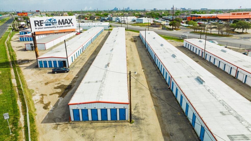 More Photos Of 4125 Brett St, Corpus Christi Self Storage For Sale