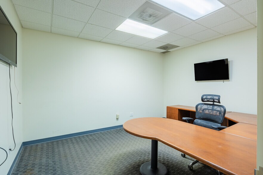 More Photos Of 663 Pennsylvania Ave, Elizabeth Warehouse For Lease