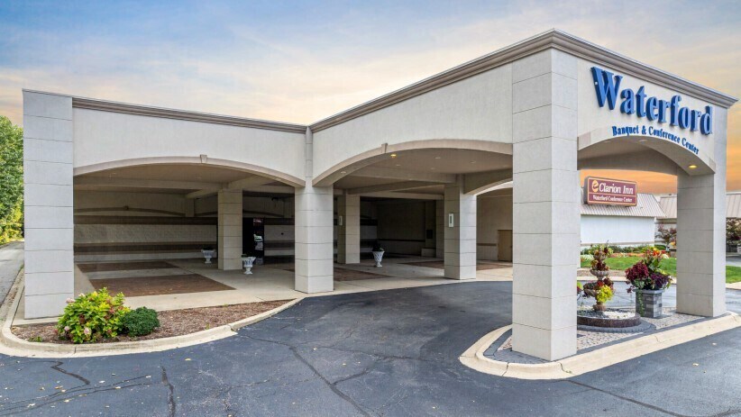 More Photos Of 933 S Riverside Dr, Elmhurst Hotel For Sale