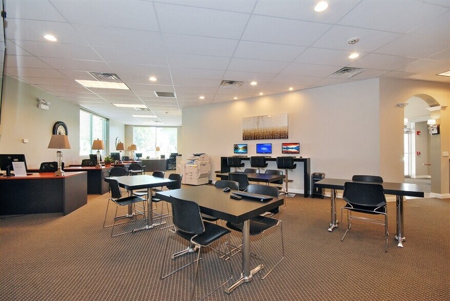 More Photos Of 415 E State St, Geneva General Retail For Lease