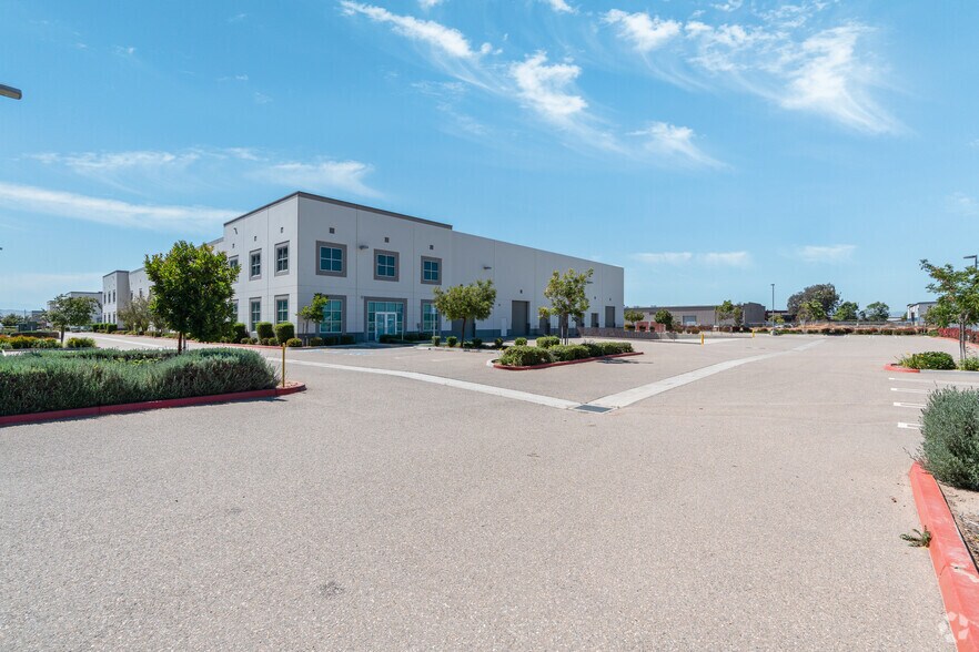 More Photos Of 1401 W Fairway Dr, Santa Maria Warehouse For Sale