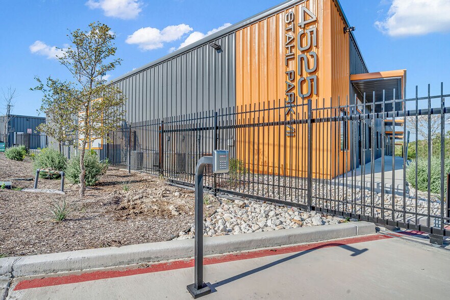 More Photos Of 4503 N Stahl Park, San Antonio Unknown For Lease