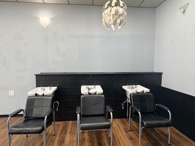 More Photos Of 2277 NW Military Hwy, San Antonio Unknown For Lease