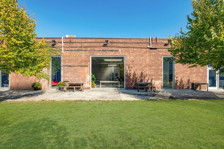 More Photos Of 1624 George St, Ridgewood Warehouse For Sale