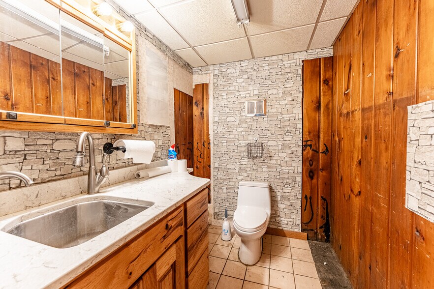 More Photos Of 1770 S Wabash St, Wabash Freestanding For Sale