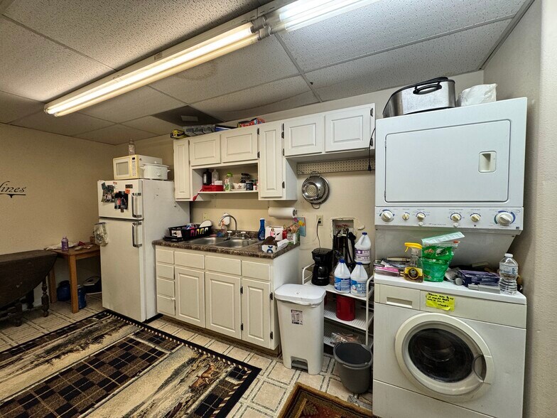 More Photos Of 530 N Broadway Ave, Riverton Mixed Retail For Sale