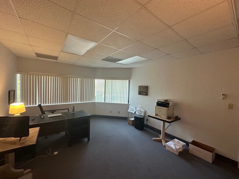 More Photos Of 4011 University Dr, Durham Office Residential For Lease