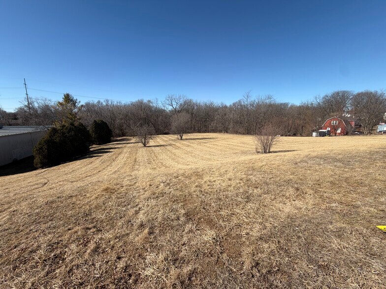 More Photos Of 2020 E Locust St, Davenport Freestanding For Sale