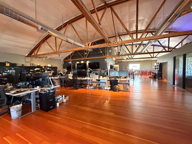 More Photos Of 2620-2626 Spring St, Redwood City Light Manufacturing For Lease