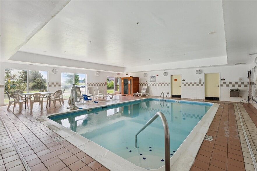 More Photos Of 2750 Fortune Cir W, Indianapolis Hotel For Sale