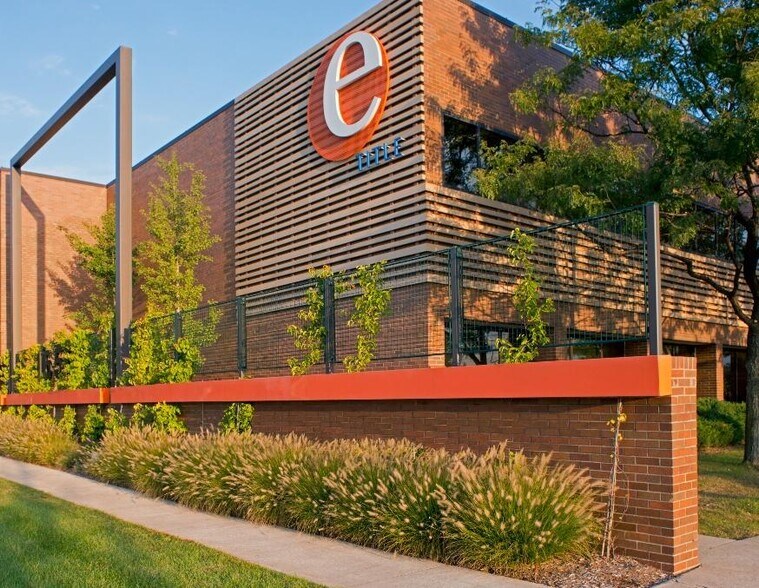 More Photos Of 1650 W Big Beaver Rd, Troy Office For Lease