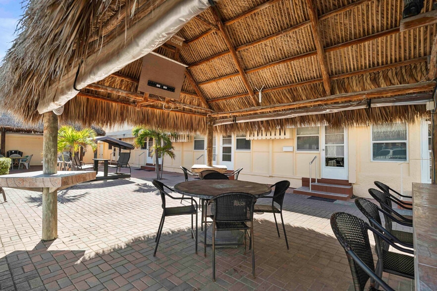 More Photos Of 312 Minnesota St, Hollywood Hotel For Sale