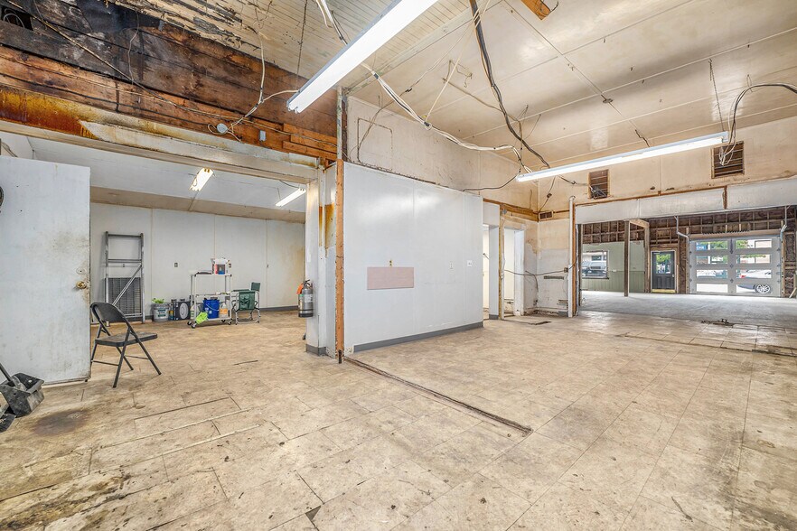 More Photos Of 135 River St, Elk Rapids Storefront Retail Office For Sale