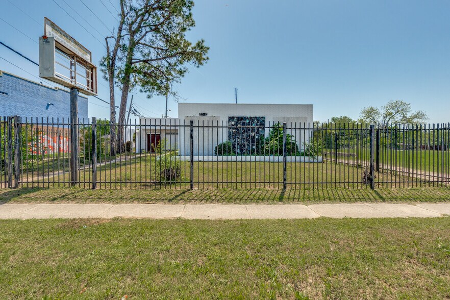 More Photos Of 1420 Martin Luther King Jr Blvd, Dallas Medical For Sale