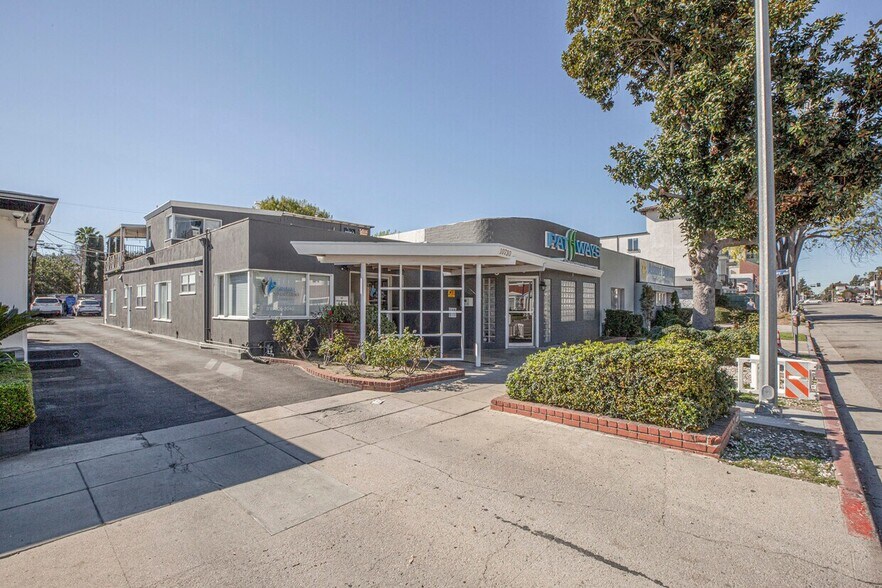More Photos Of 10730 Riverside Dr, Toluca Lake Medical For Sale
