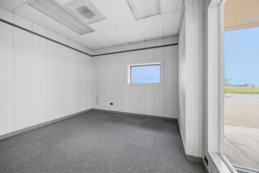 More Photos Of 9965 Highway 6, Navasota Auto Dealership For Sale