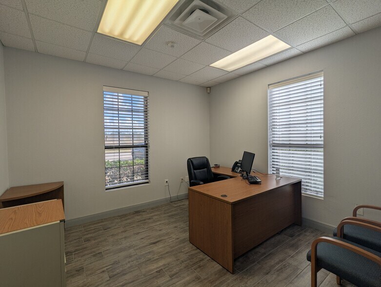More Photos Of 8109 Smith Rd, Beaumont Office For Sale