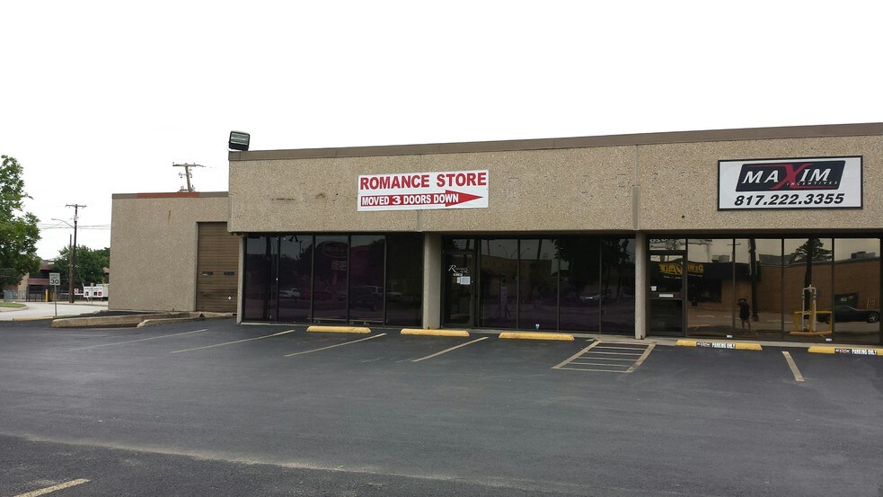 More Photos Of 760-780 N Beach St, Fort Worth Showroom For Lease