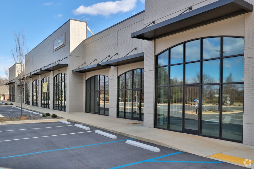More Photos Of 1140 E Butler Rd, Greenville General Retail For Lease
