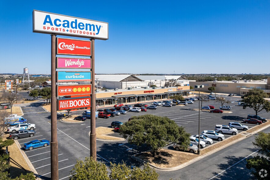 More Photos Of 11650 Bandera Rd, San Antonio Freestanding For Lease