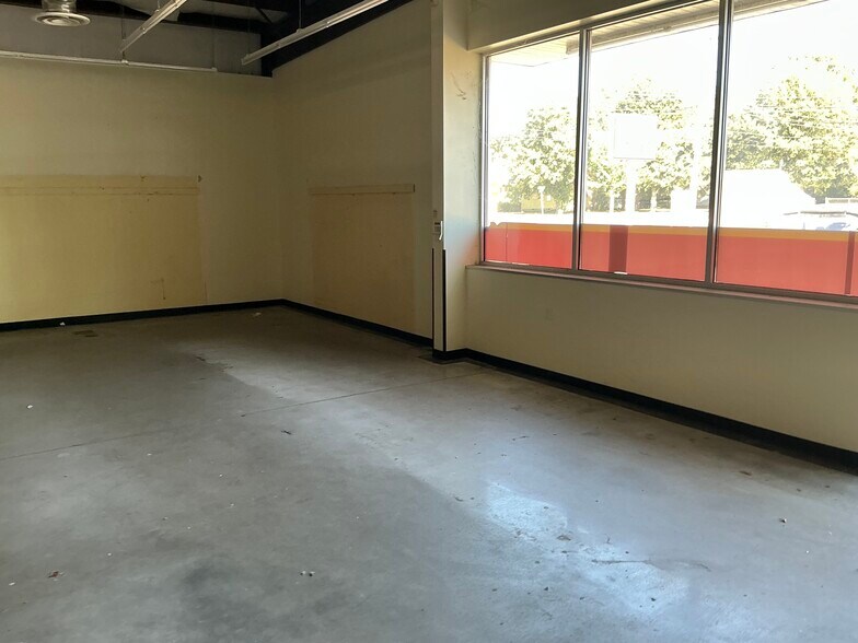 More Photos Of 601 S Main St, Charleston Freestanding For Sale