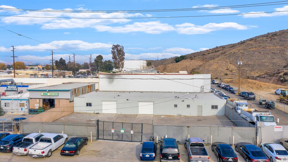 More Photos Of 23045 Drayton St, Santa Clarita Warehouse For Sale