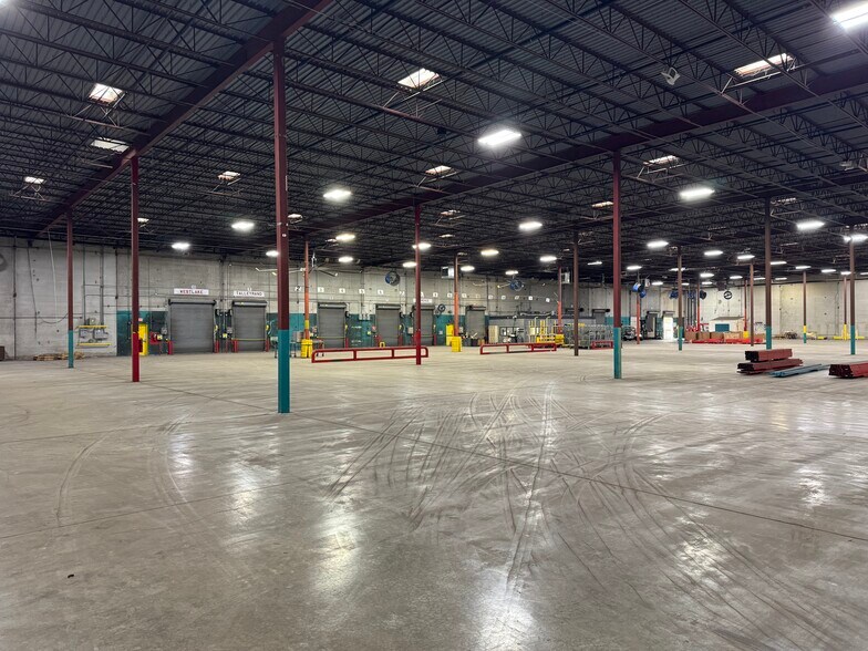 More Photos Of 8040 Bayberry Rd, Jacksonville Unknown For Lease