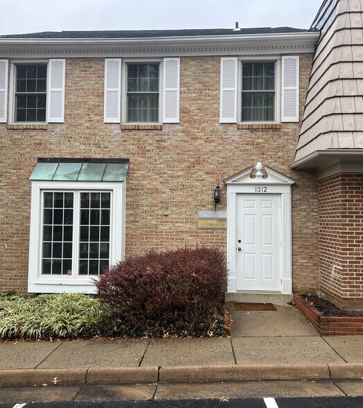 More Photos Of 1310-1312 Vincent Pl, Mc Lean Office For Sale