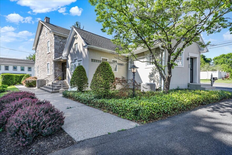 More Photos Of 879 Fritztown Rd, Sinking Spring Office For Lease