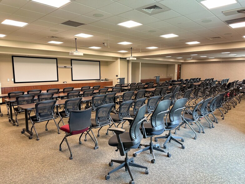 More Photos Of 10315 Camp Dr, Williston Office For Lease