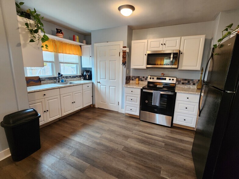 More Photos Of 2800 NY-49, West Monroe Auto Repair For Sale