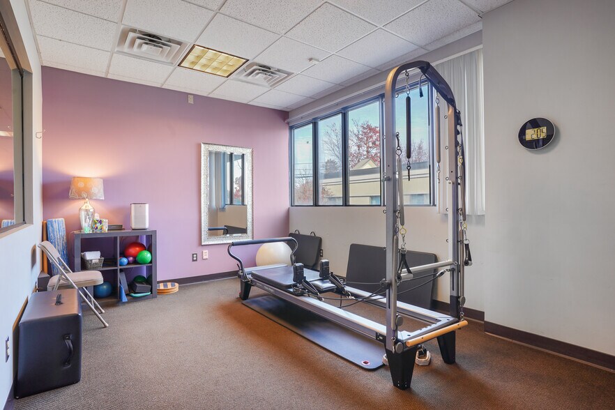 More Photos Of 10 E Willow St, Millburn Office For Lease