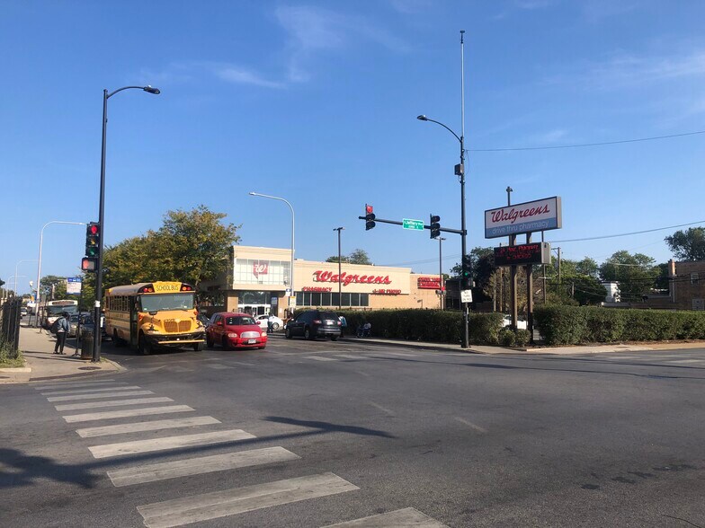 More Photos Of 2015 E 79th St, Chicago Freestanding For Lease