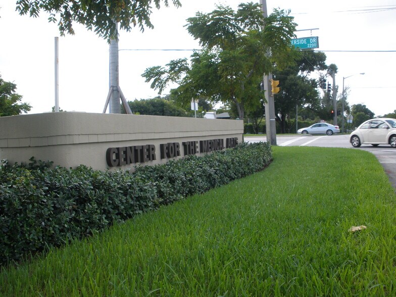 More Photos Of 8100-8110 Royal Palm Blvd, Coral Springs Medical For Lease
