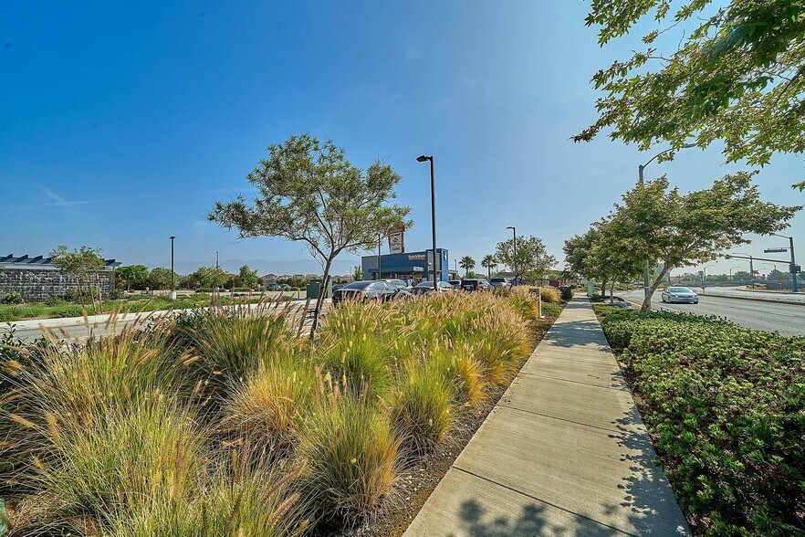 More Photos Of 1020 Renaissance Pky, Rialto Freestanding For Sale