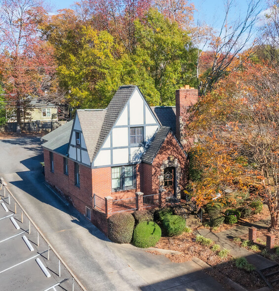 Primary Photo Of 2133 Commonwealth Ave, Charlotte Medical For Lease