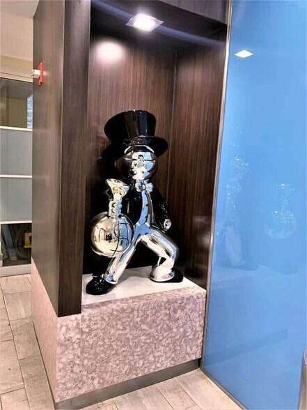More Photos Of 315 Madison Ave, New York Office For Lease