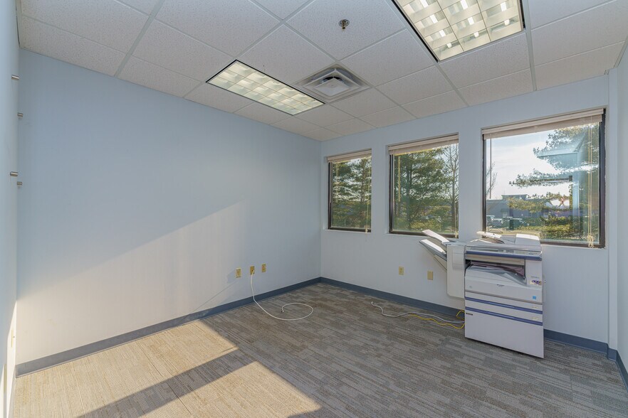 More Photos Of 10 Maxwell Dr, Clifton Park Medical For Lease