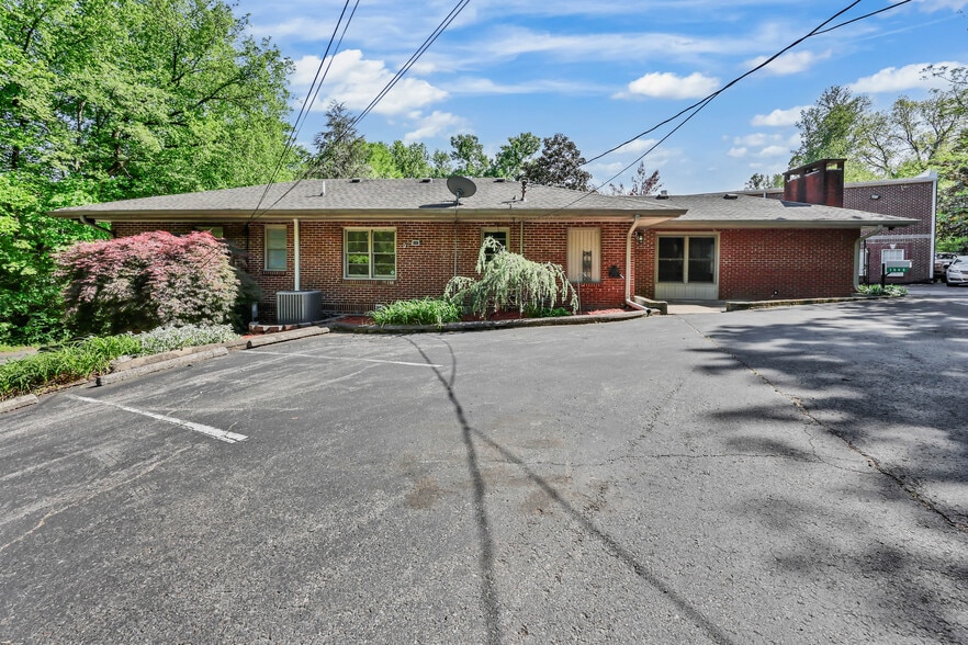 More Photos Of 1543 Madison St, Clarksville Specialty For Sale