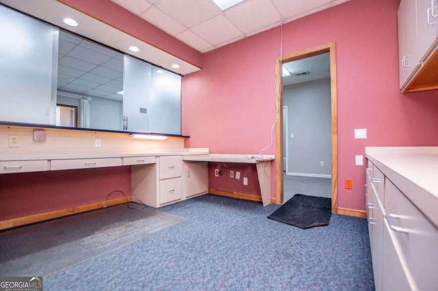 More Photos Of 809 W Bankhead Hwy, Villa Rica Office For Lease