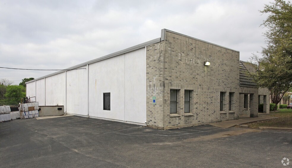Primary Photo Of 4803 Commercial Park Dr, Austin Light Distribution For Lease