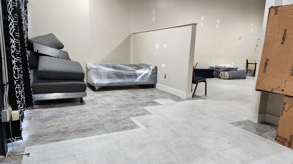 More Photos Of 1425 Ellsworth Industrial Dr, Atlanta Storefront Retail Office For Lease