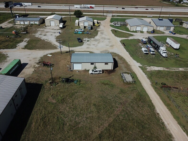 More Photos Of 6549 Interstate 35, Valley View Unknown For Lease
