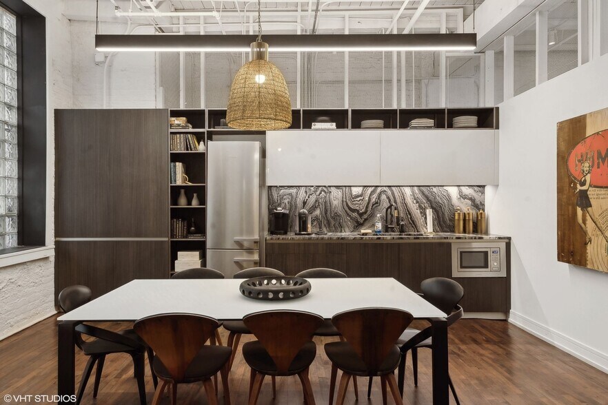 More Photos Of 1517 W Carroll Ave, Chicago Loft Creative Space For Lease
